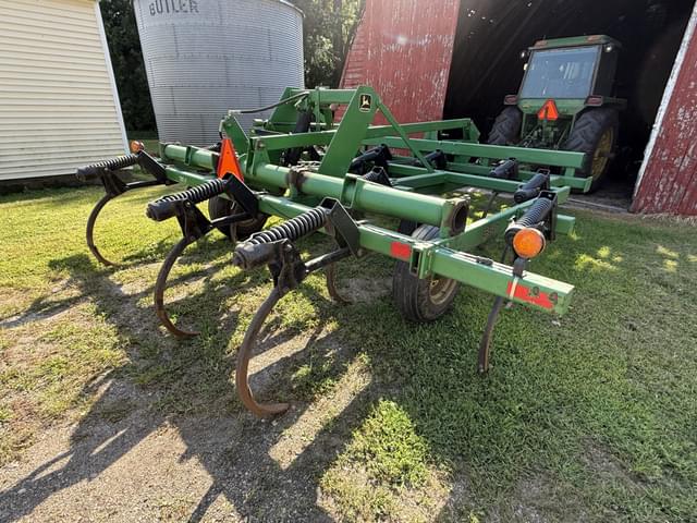 Image of John Deere 680 equipment image 3