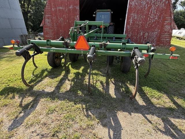 Image of John Deere 680 equipment image 4