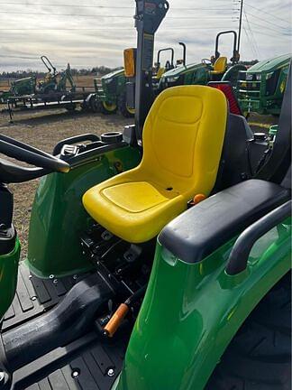 Image of John Deere 3038E equipment image 4