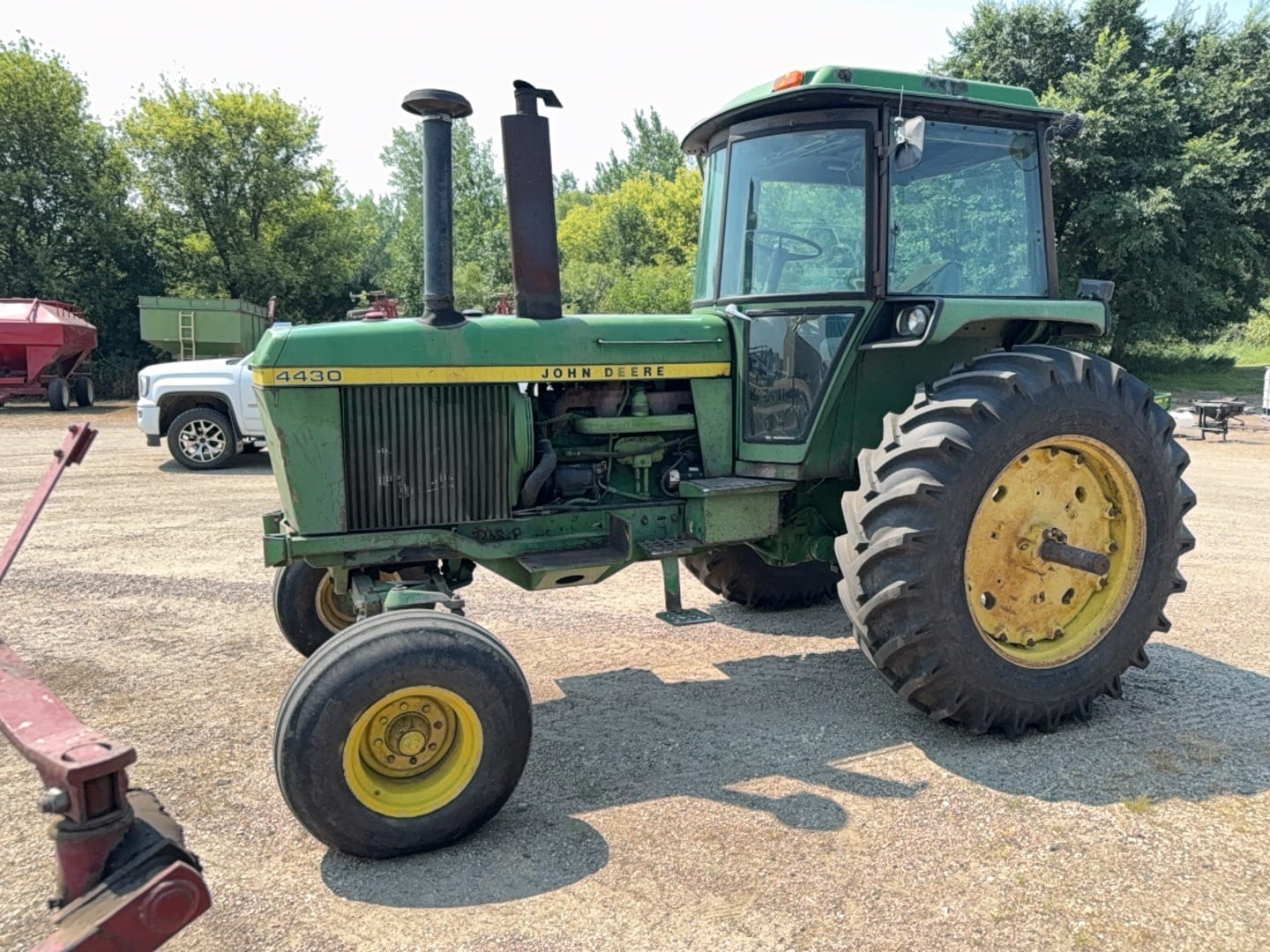 John Deere 4430 Equipment Image0