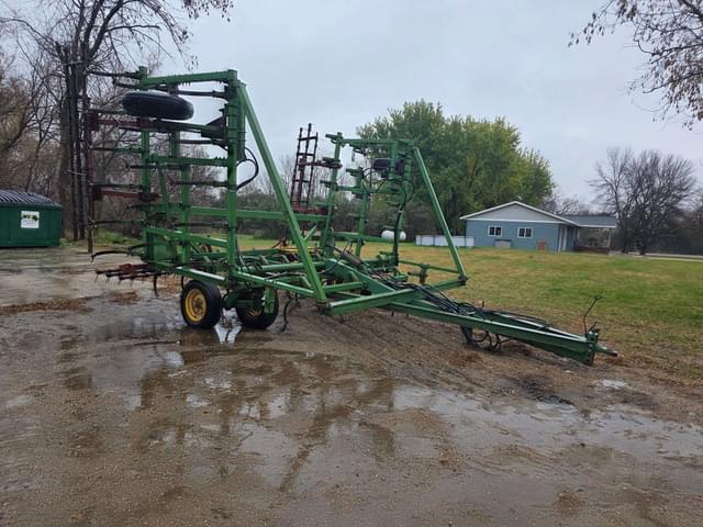 Image of John Deere 1000 equipment image 4