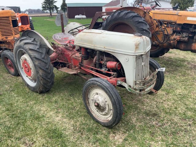Image of Ford 9N equipment image 1