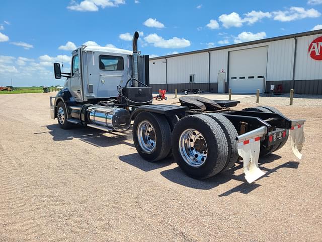 Image of Kenworth T680 equipment image 3