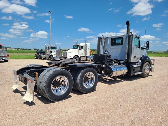 Image of Kenworth T680 equipment image 2