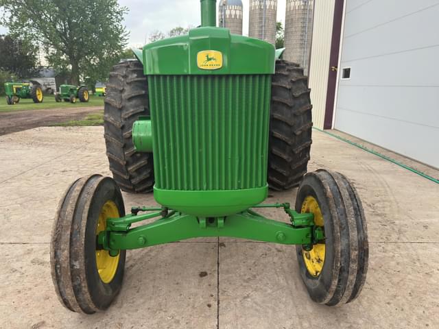 Image of John Deere 820 equipment image 2