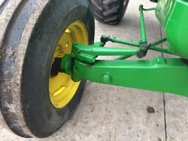 Image of John Deere 820 equipment image 4
