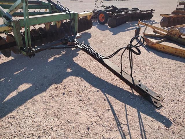 Image of John Deere 340 equipment image 4