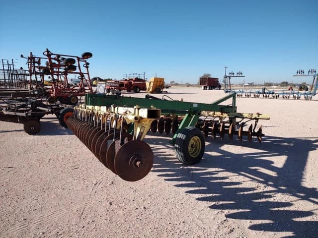 Image of John Deere 340 equipment image 2