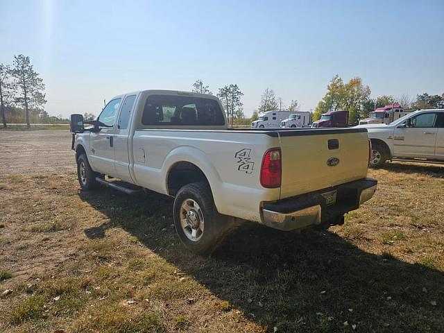 Image of Ford F-350 equipment image 2