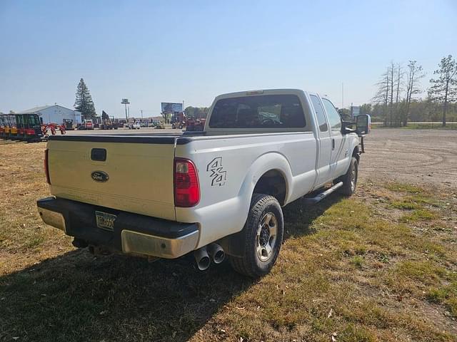 Image of Ford F-350 equipment image 4