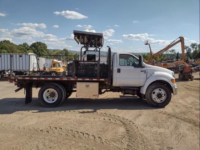 Image of Ford F-650 equipment image 2