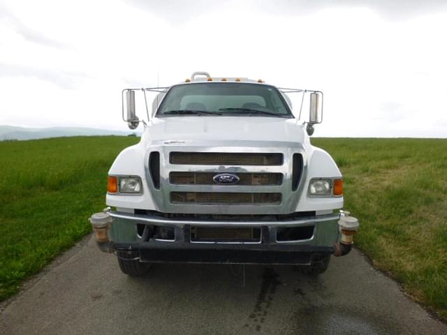 Image of Ford F-750 equipment image 1