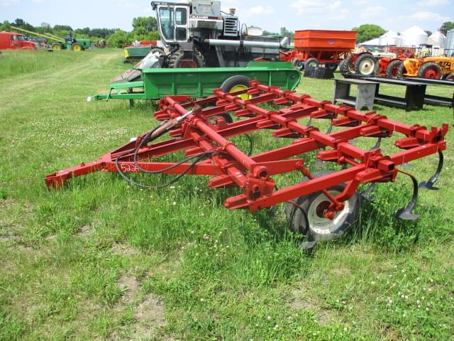 Image of International Harvester Vibra Shank equipment image 2