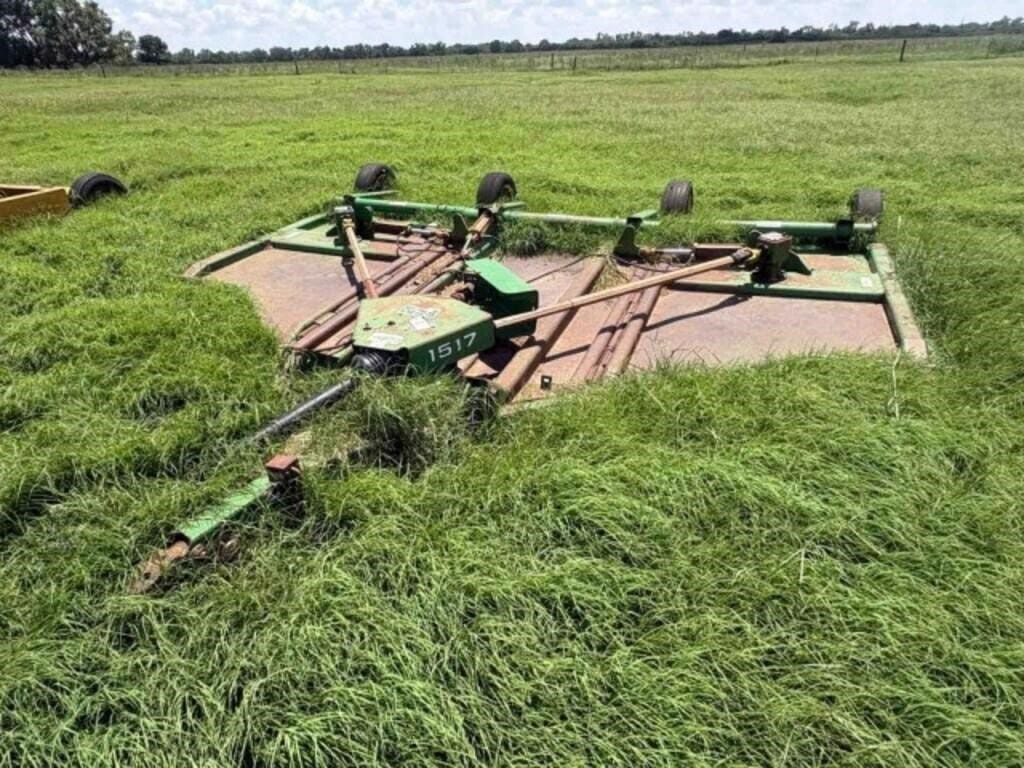 John Deere 1517 Equipment Image0