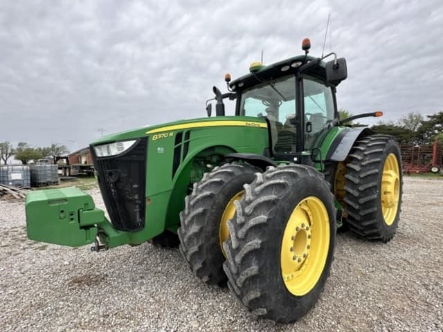 Image of John Deere 8370R equipment image 1