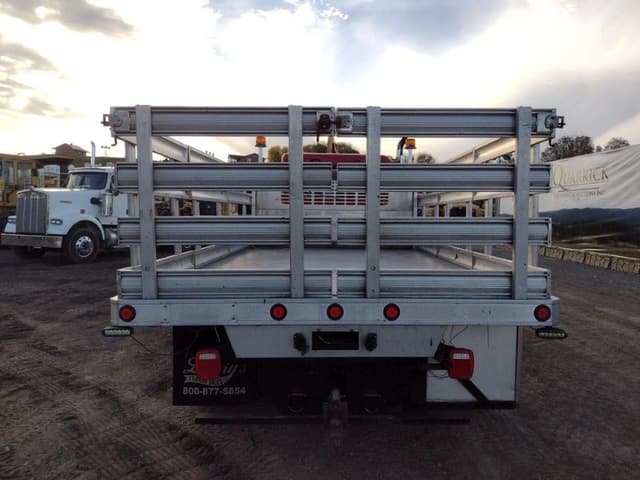 Image of Peterbilt 330 equipment image 3