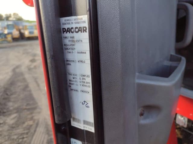 Image of Peterbilt 330 equipment image 4