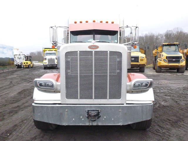 Image of Peterbilt 389 equipment image 1