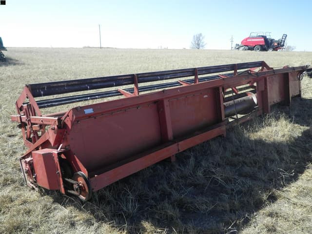 Image of International Harvester 810 equipment image 1