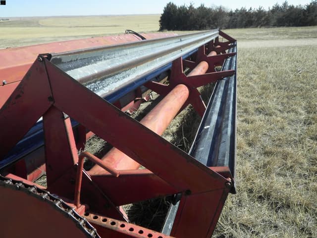 Image of International Harvester 810 equipment image 4