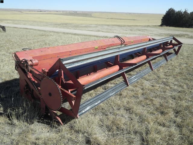 Image of International Harvester 810 equipment image 3