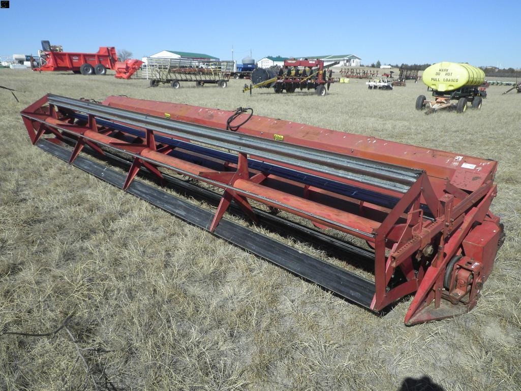 International Harvester 810 Equipment Image0