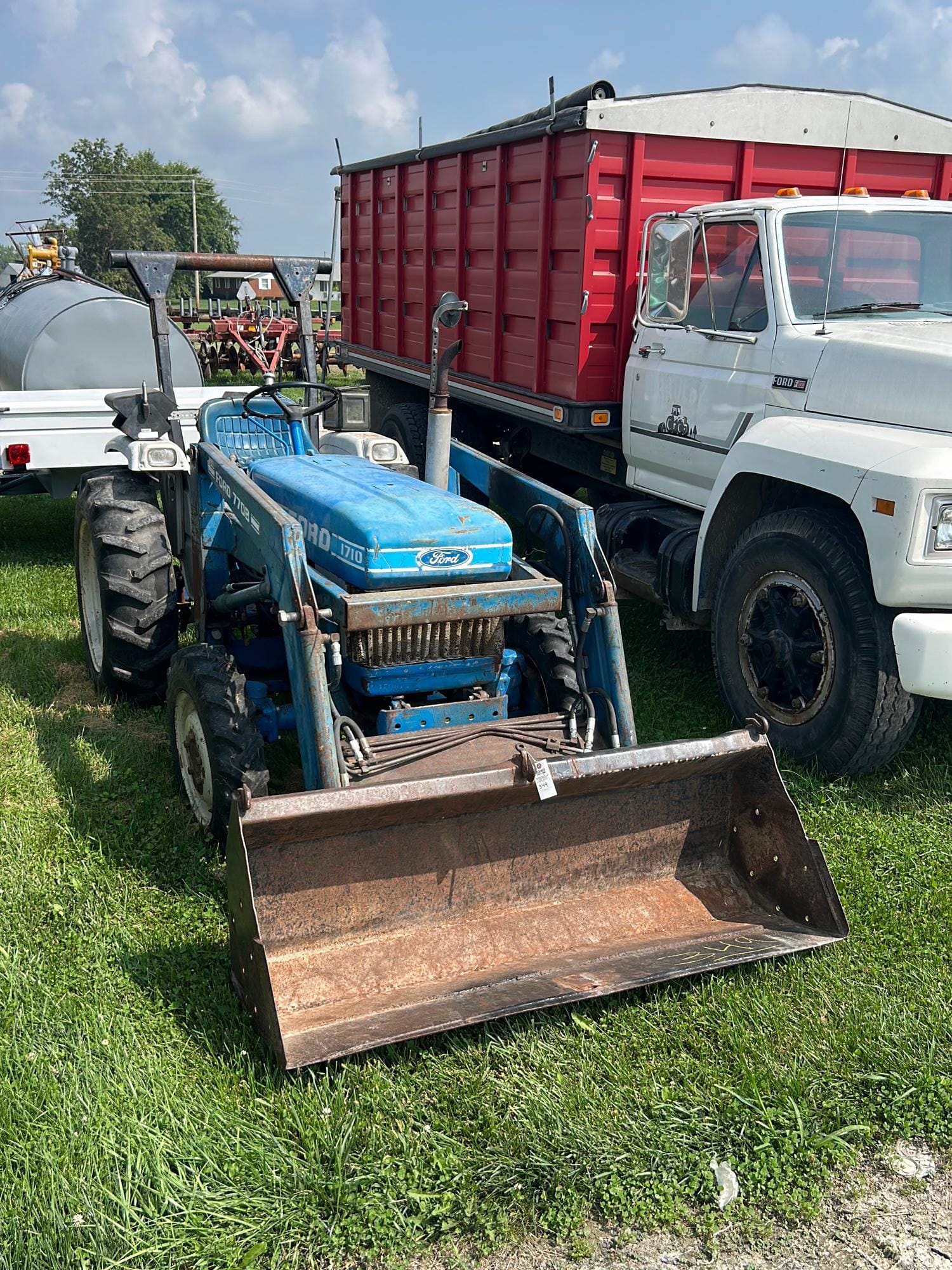 Main image Ford 1710