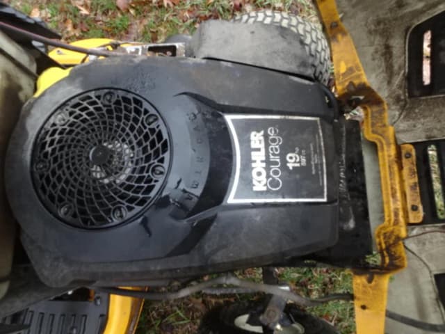 Image of Cub Cadet LTX1040 equipment image 4