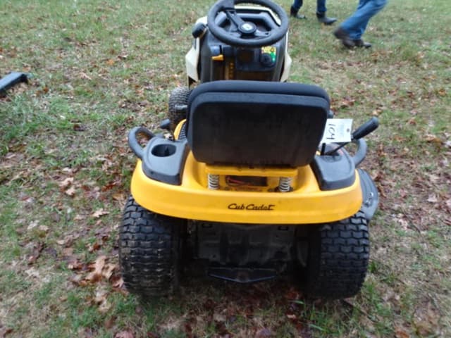 Image of Cub Cadet LTX1040 equipment image 3