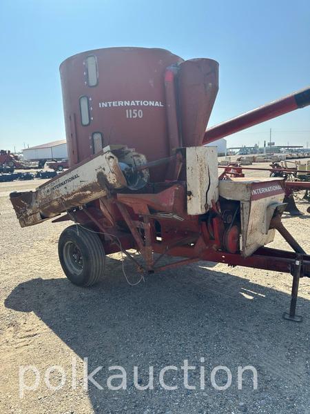 Image of International Harvester 1150 equipment image 2