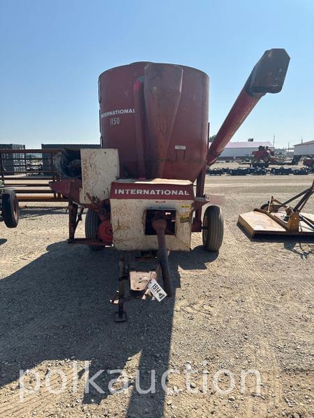 Image of International Harvester 1150 equipment image 1