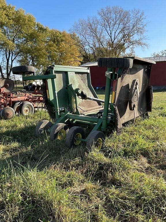 Image of John Deere 1517 equipment image 1