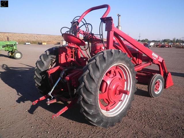 Image of Farmall M equipment image 3