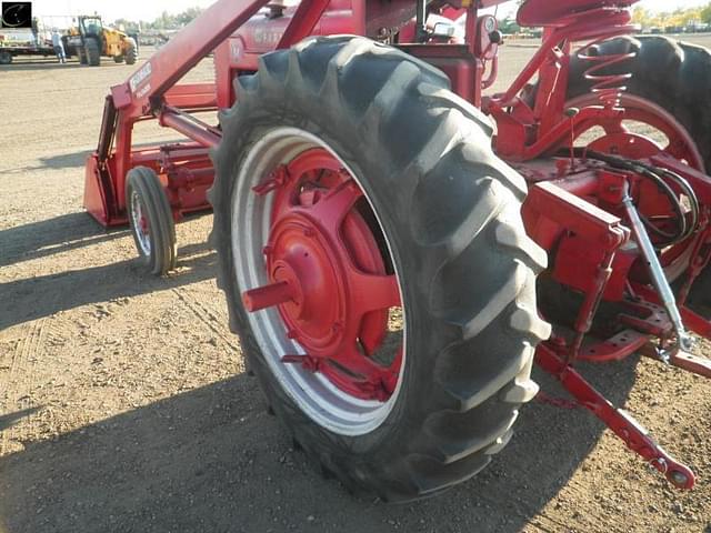 Image of Farmall M equipment image 4