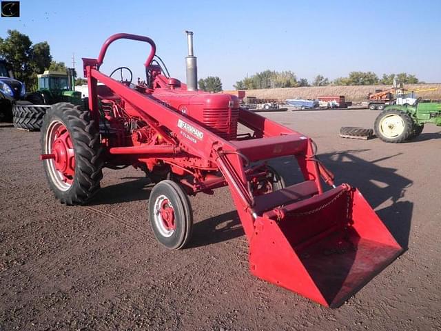 Image of Farmall M equipment image 1