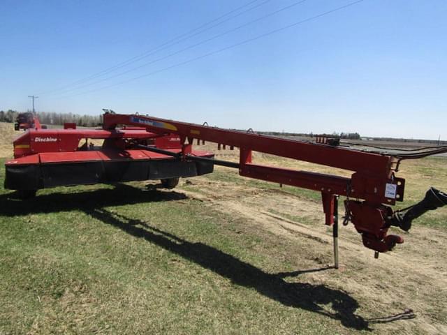 Image of New Holland H7450 equipment image 1