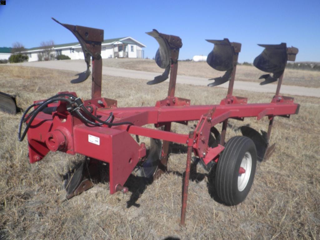 International Harvester 145 Equipment Image0