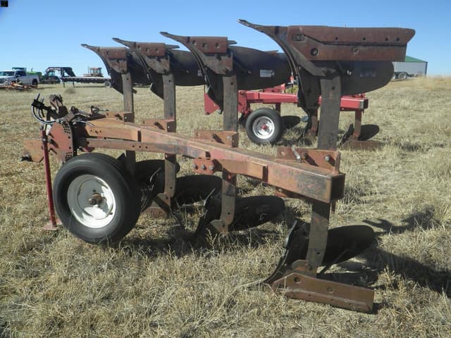 Image of International Harvester 140 equipment image 3