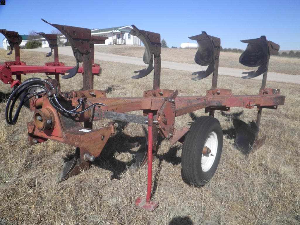 Image of International Harvester 140 Primary image