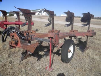 Main image International Harvester 140