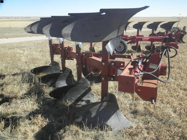 Image of International Harvester 140 equipment image 1