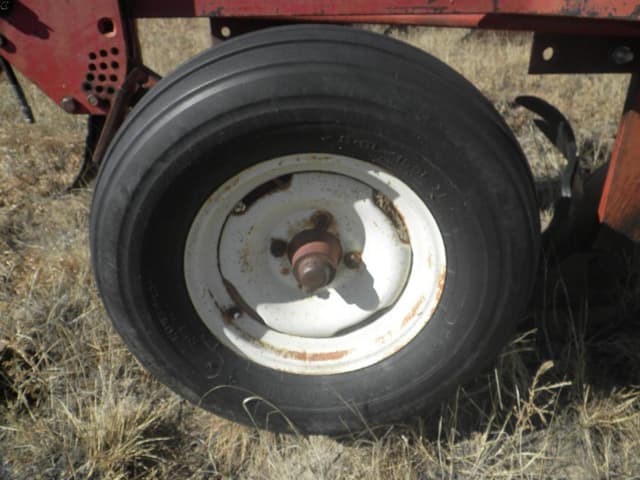 Image of International Harvester 140 equipment image 4