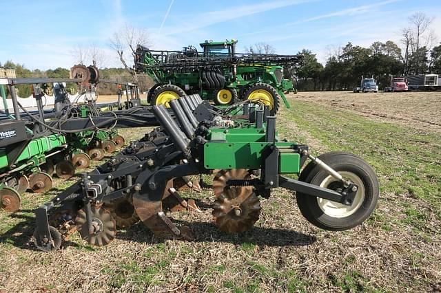 Image of John Deere 1700 equipment image 2