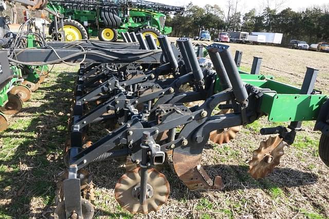 Image of John Deere 1700 equipment image 3