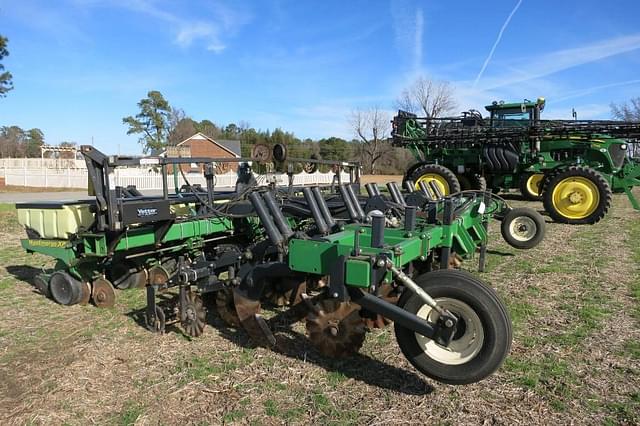 Image of John Deere 1700 equipment image 1