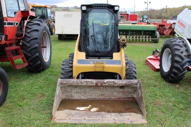 Image of Caterpillar 226B equipment image 2