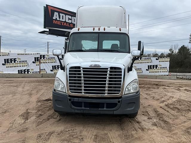 Image of Freightliner Cascadia equipment image 1