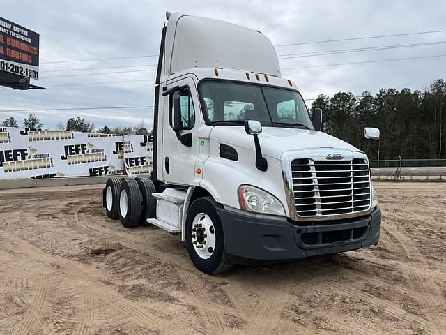 Image of Freightliner Cascadia equipment image 2