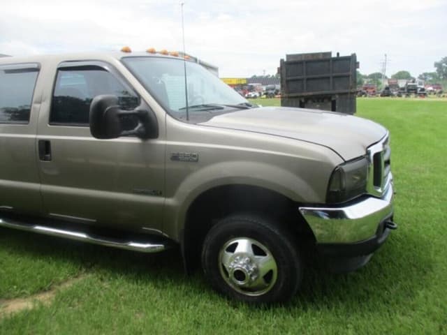 Image of Ford F-350 equipment image 3
