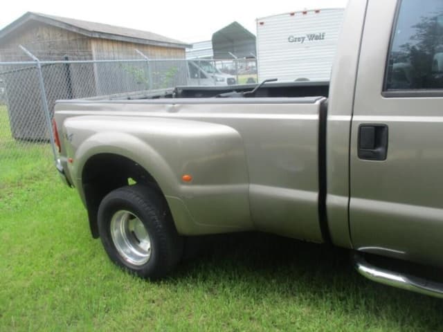 Image of Ford F-350 equipment image 4